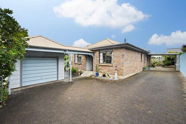 352 Cobham Drive Hillcrest_1