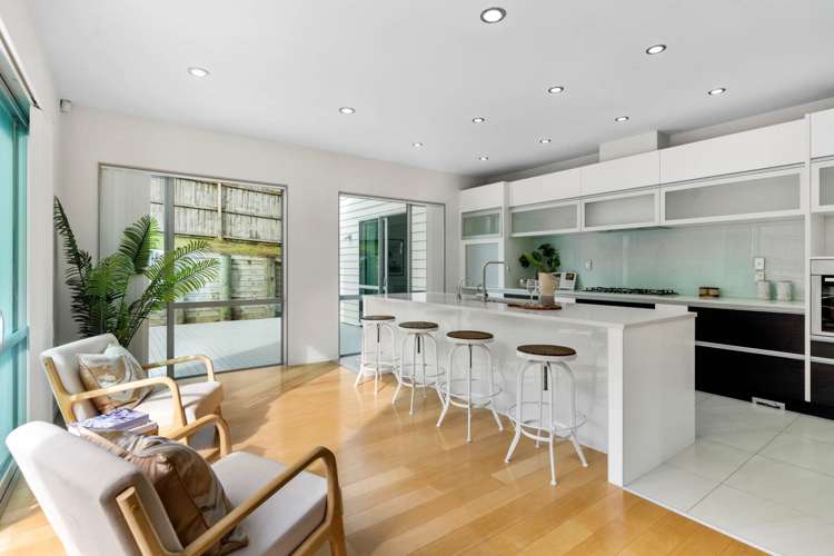 16 Oak Bark Drive Schnapper Rock_4