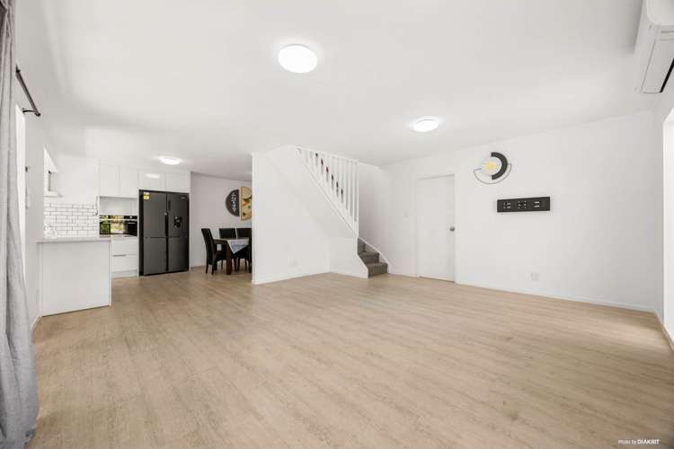 2/16 Moxham Grove Massey_7