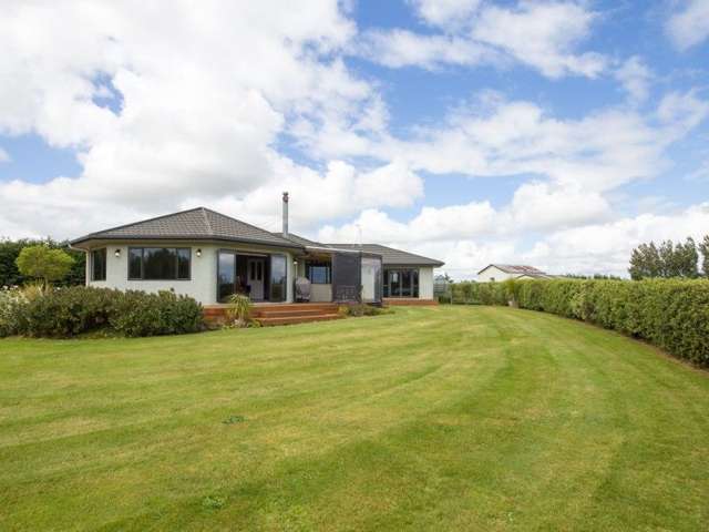 99 Spur Road West Feilding_1