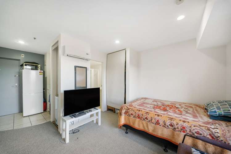 2J/10 Crown Lynn Place New Lynn_8