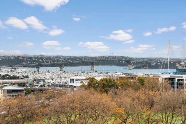 LUXURIOUS LIVING IN THE HUB OF THE CITY