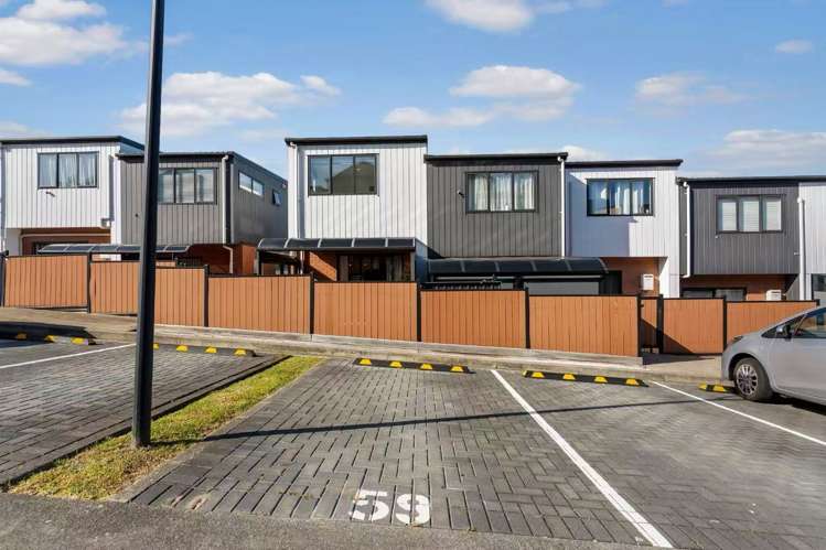 18 Treeline Lane Flat Bush_13