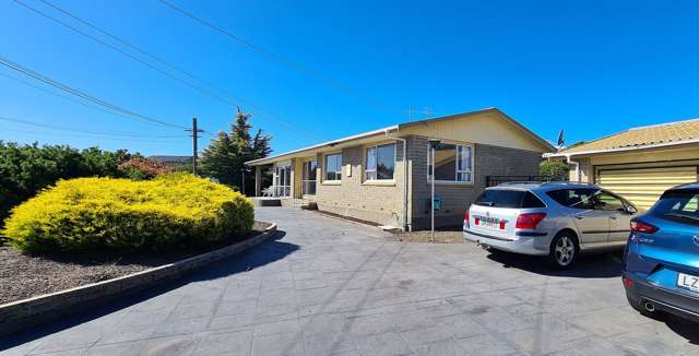 Charming 3BR Home in Burwood