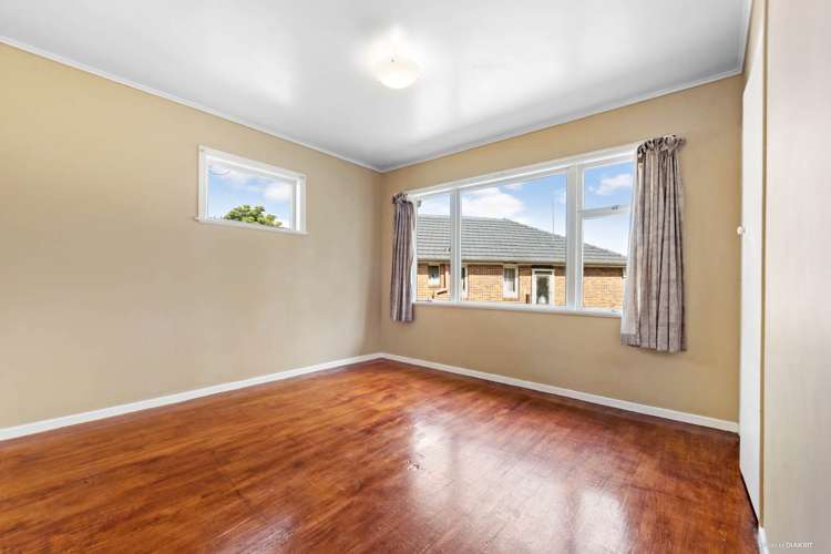 72 Cobham Crescent Kelston_5