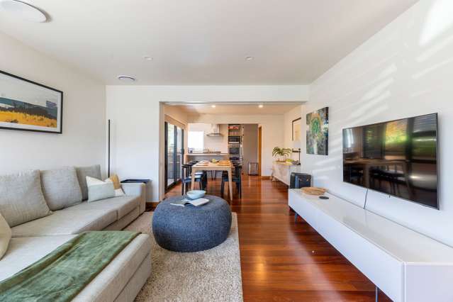 Furnished 4BR Karori home with garage & spa pool