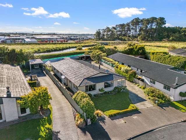 Gladstone Living with a River Backdrop