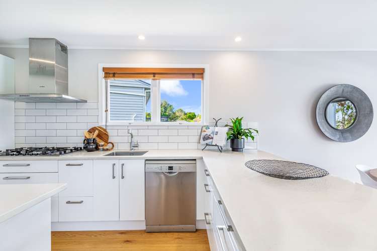 17 Castaing Crescent Te Atatu South_8