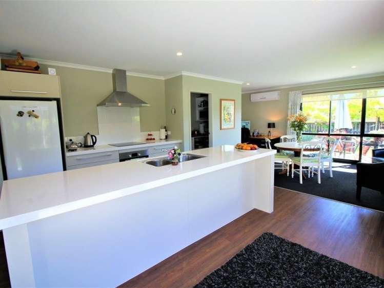 37 Plescher Crescent Leamington_9