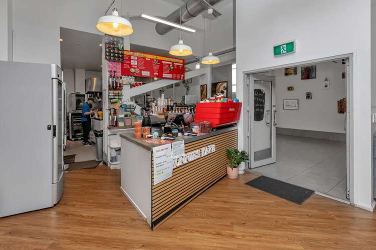 Unit 6, 58 Bank Street Central Whangarei_11