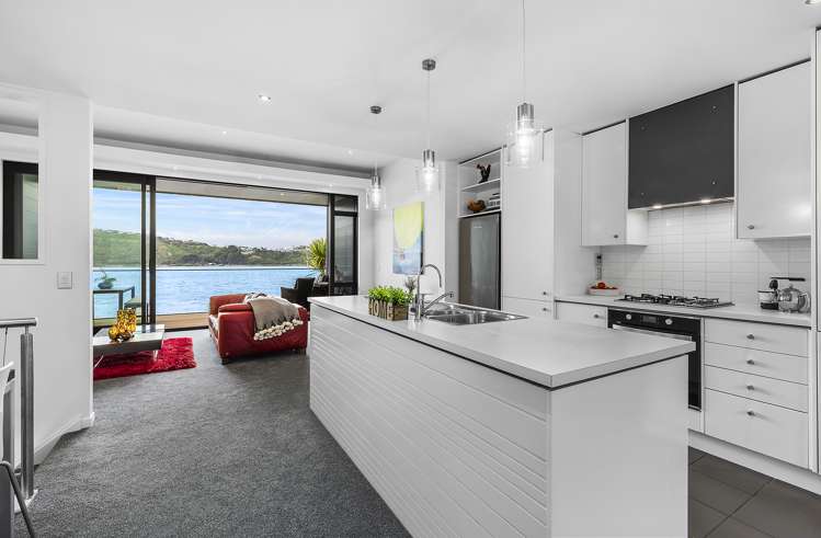 13/305 Evans Bay Parade Hataitai_5