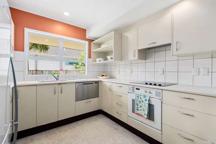 8/10 Gerard Way Saint Johns_4