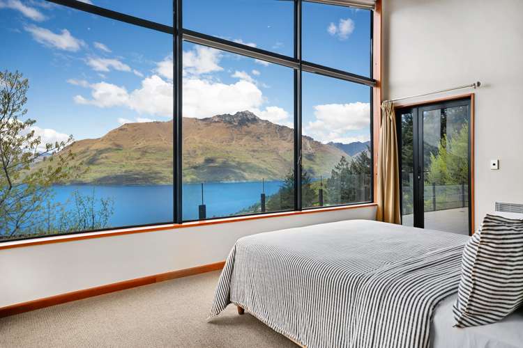 145 Wynyard Crescent Fernhill/Sunshine Bay_17