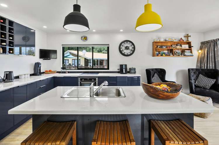 4 Te Puru Creek Road_0