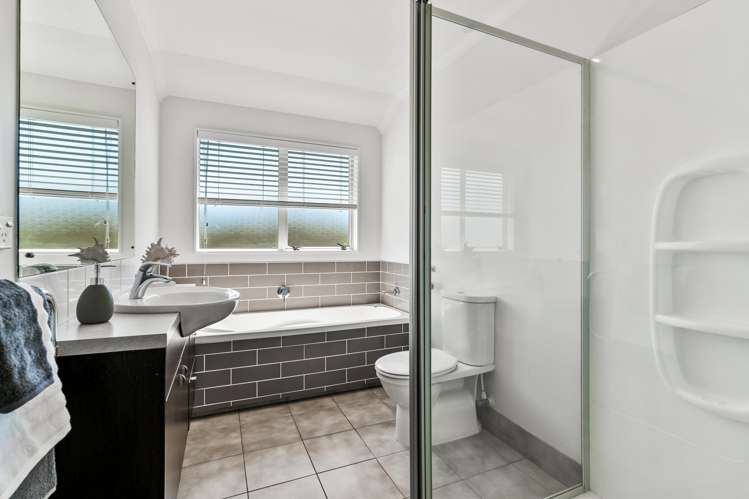 4 Mary Forgham Drive Greenhithe_21