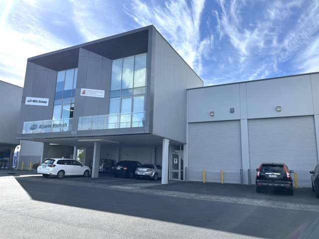 Modern Orbit Drive industrial - 442sqm