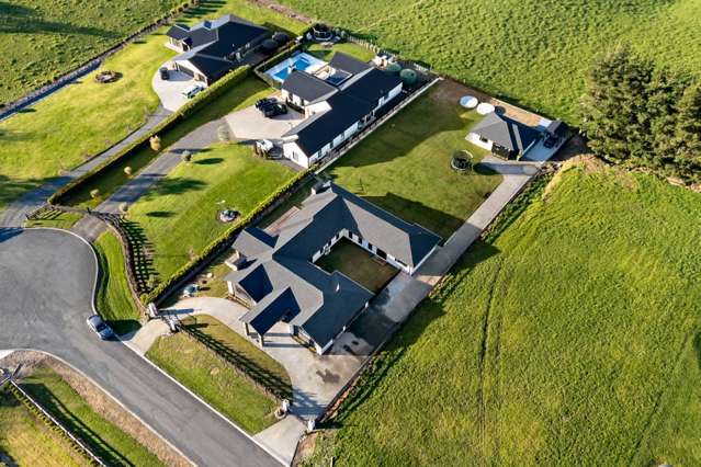 NEAR NEW FAMILY LUXE + 2ND UNIT = INCOME POTENTIAL