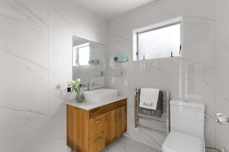 2/9 Colmar Road Mellons Bay_24