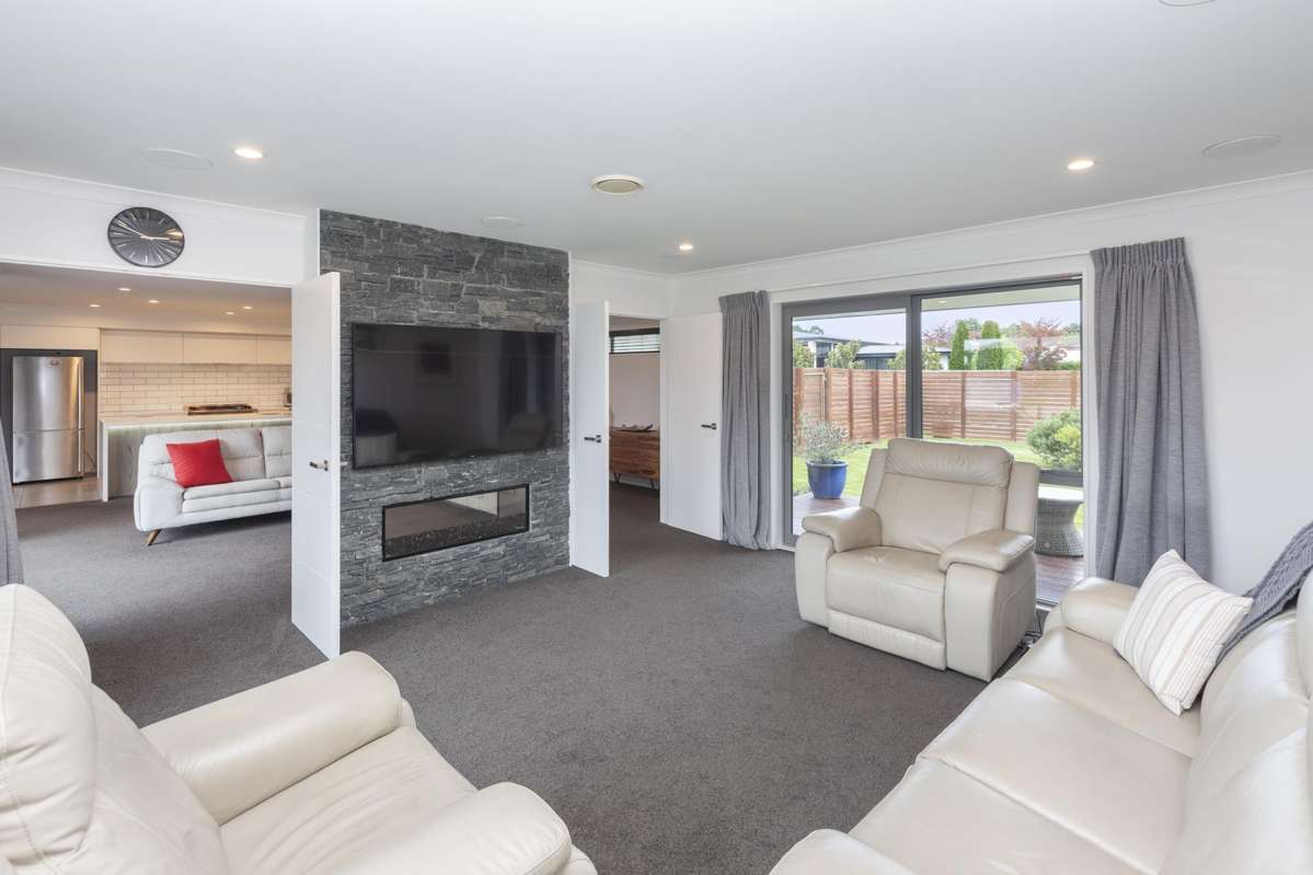 8 Carnaveron Drive_1