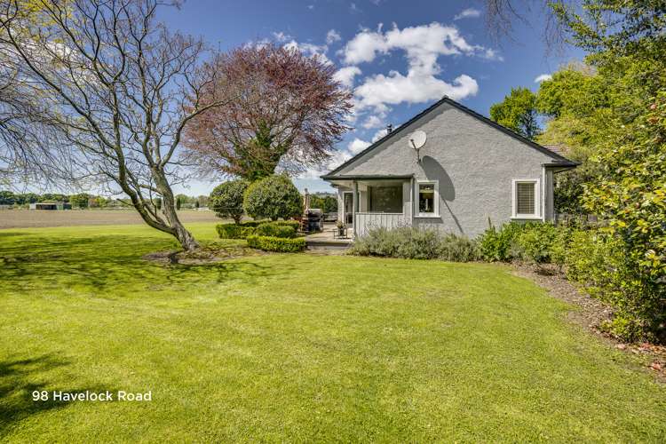 76, 96, 98 Havelock Road Havelock North_4