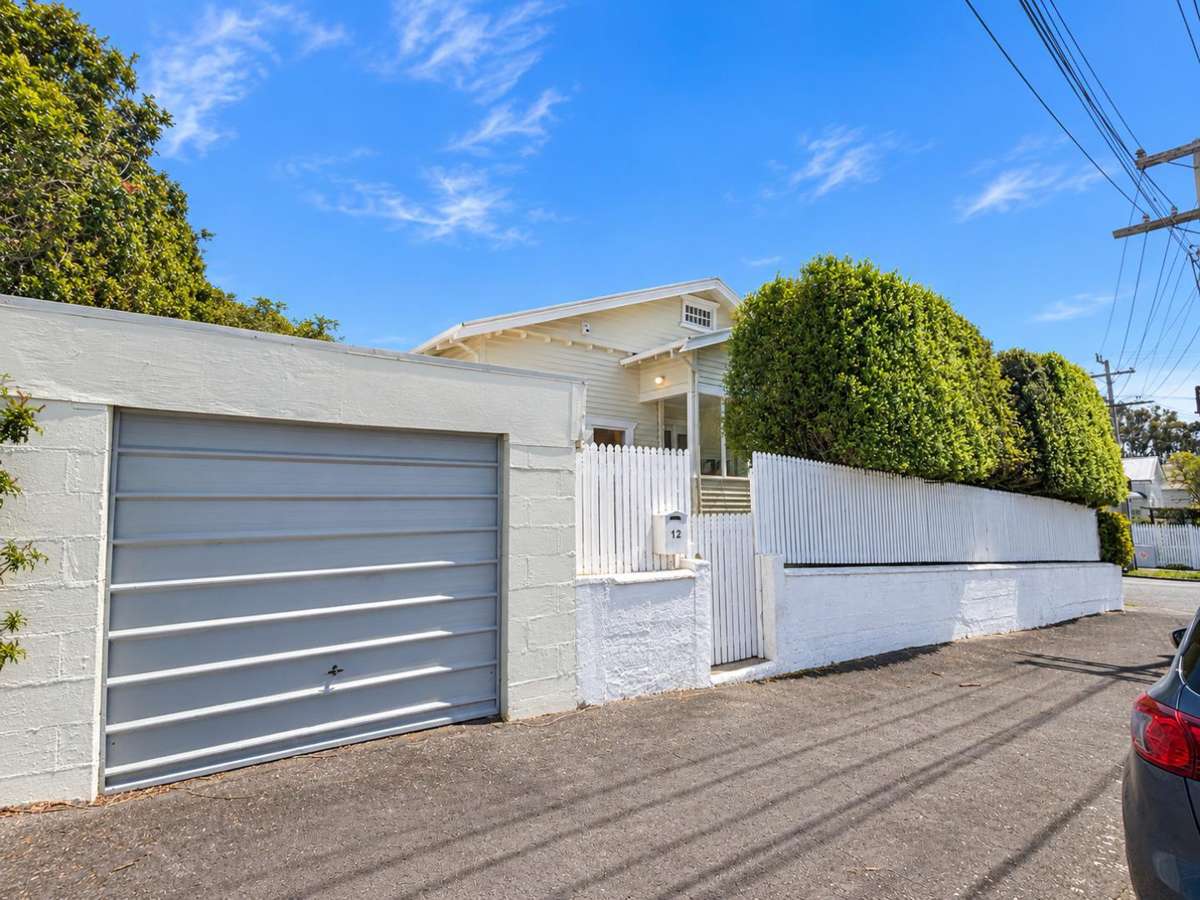 Character Bungalow in a Fantastic Central Location 4