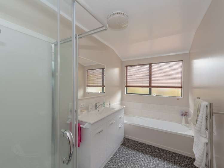 2 Akona Lane Hamilton East_10