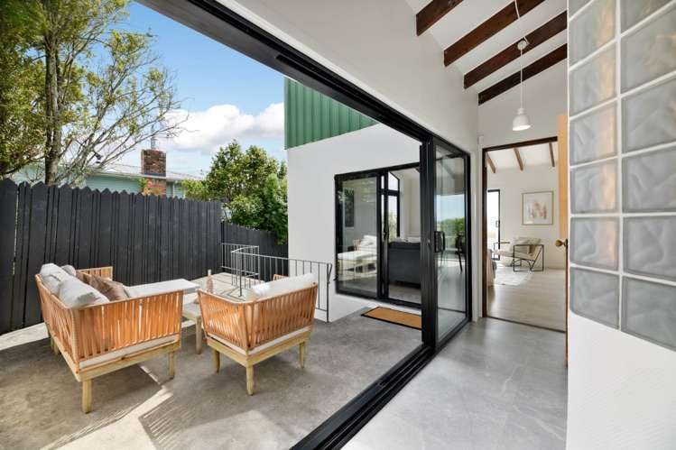 2/199 Glenfield Road Hillcrest_16