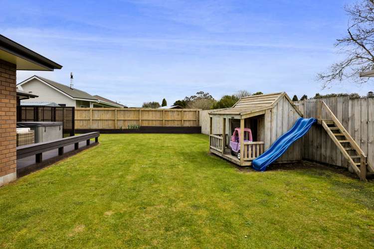 6 Montague Grove Stratford_25