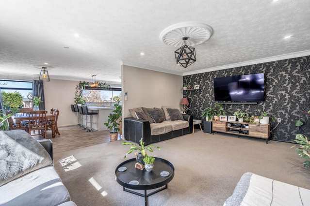 700 Queens Drive Waikiwi_1