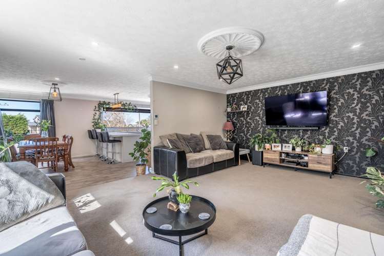 700 Queens Drive Waikiwi_1