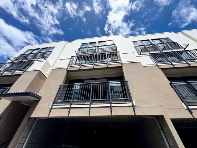 DGZ - 2 bedrooms and 2 car parks