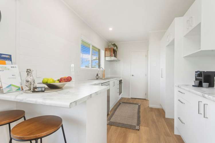 2/15A Oates Road Glen Eden_6