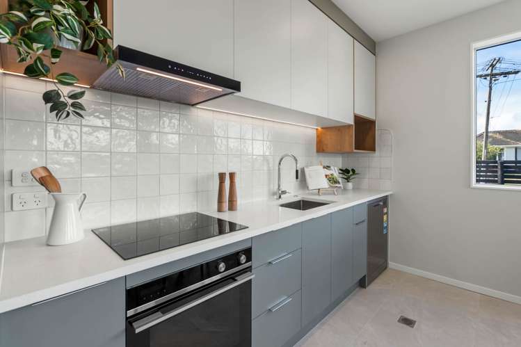 38 Antrim Crescent Otara_10