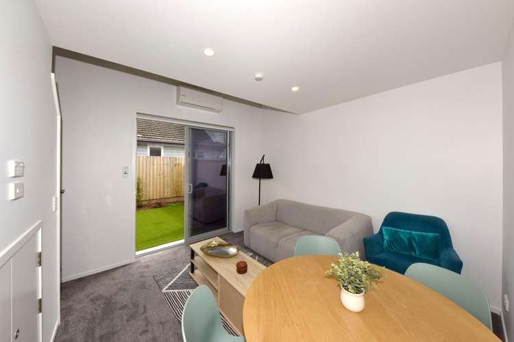  9/19 Winchester Street Merivale_13