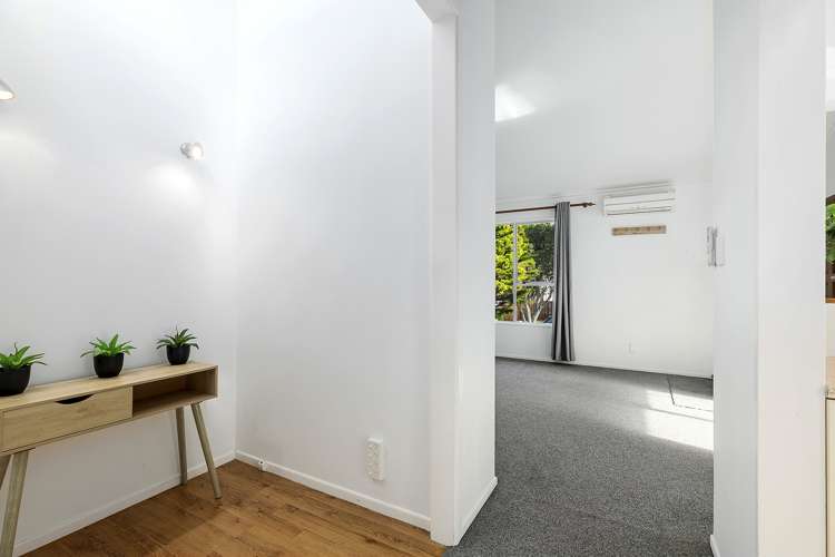 156 Akaroa Drive Maupuia_11