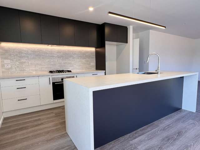 7 Chambers Avenue 11362_1