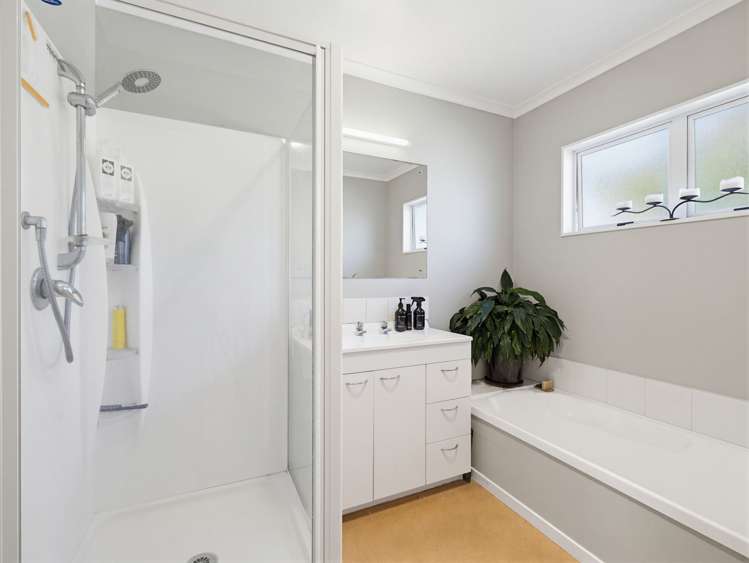 14 Escort Grove Awapuni_16