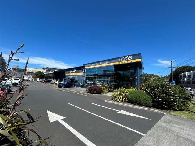 Large Format City Fringe Retail Opportunity