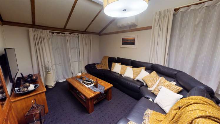 556a Queen Street East Levin_13