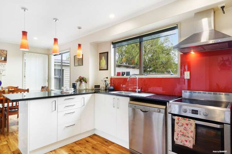 154 Solar Road Glen Eden_3