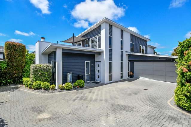 Spacious family living in sought after The Gardens
