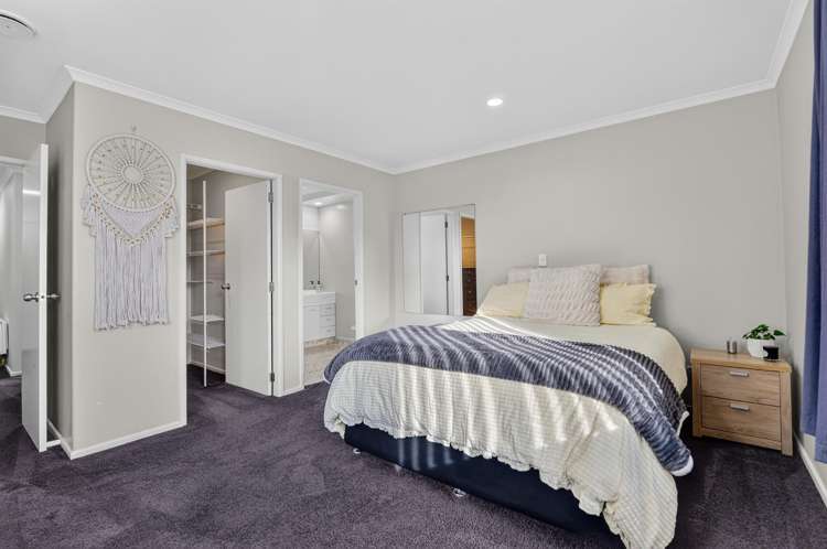 7 Kingroyal Lane Hamilton East_12