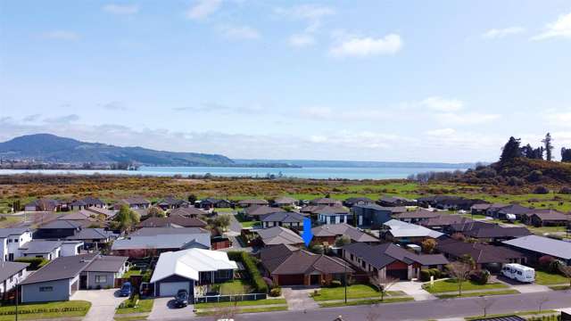 Spacious Family Home in Lynmore School Zone