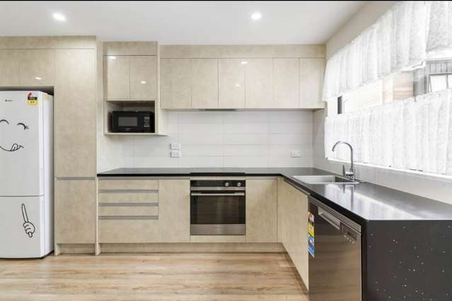 Unfurnished Modern Three bedroom with two bath...