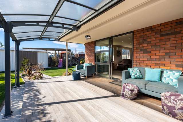 Warm & Modern in Ranfurly