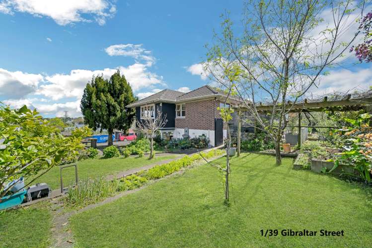 1 & 2/39 Gibraltar Street Howick_17