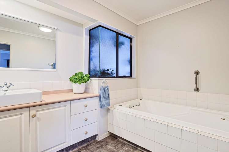 3 Cadogan Lane Taradale_12