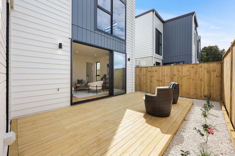 12B Butley Drive Farm Cove_40