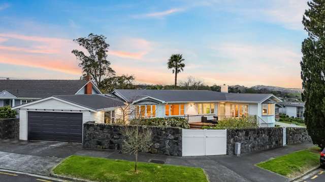 Single Level, Sunsets, City Views on 629m²