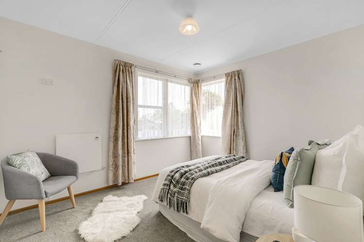 98 Driver Crescent Cannons Creek_13